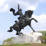 Памятник основателю Тирасполя А.В. Суворову, расположенный в центре города