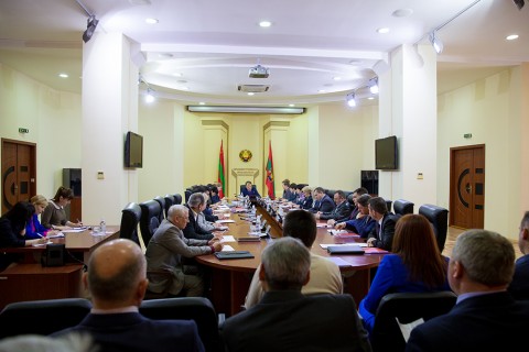 Глава государства встретился с руководителями ряда предприятий республики