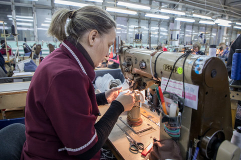 Для швейных и обувных предприятий снижена налоговая нагрузка